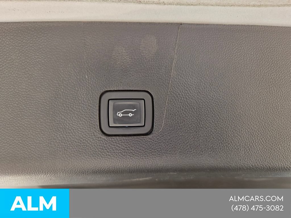 Used 2020 Chevrolet Traverse LT FWD image 11