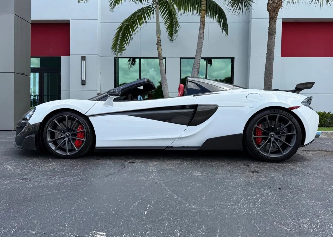 Used 2019 McLaren 570S Spider image 8