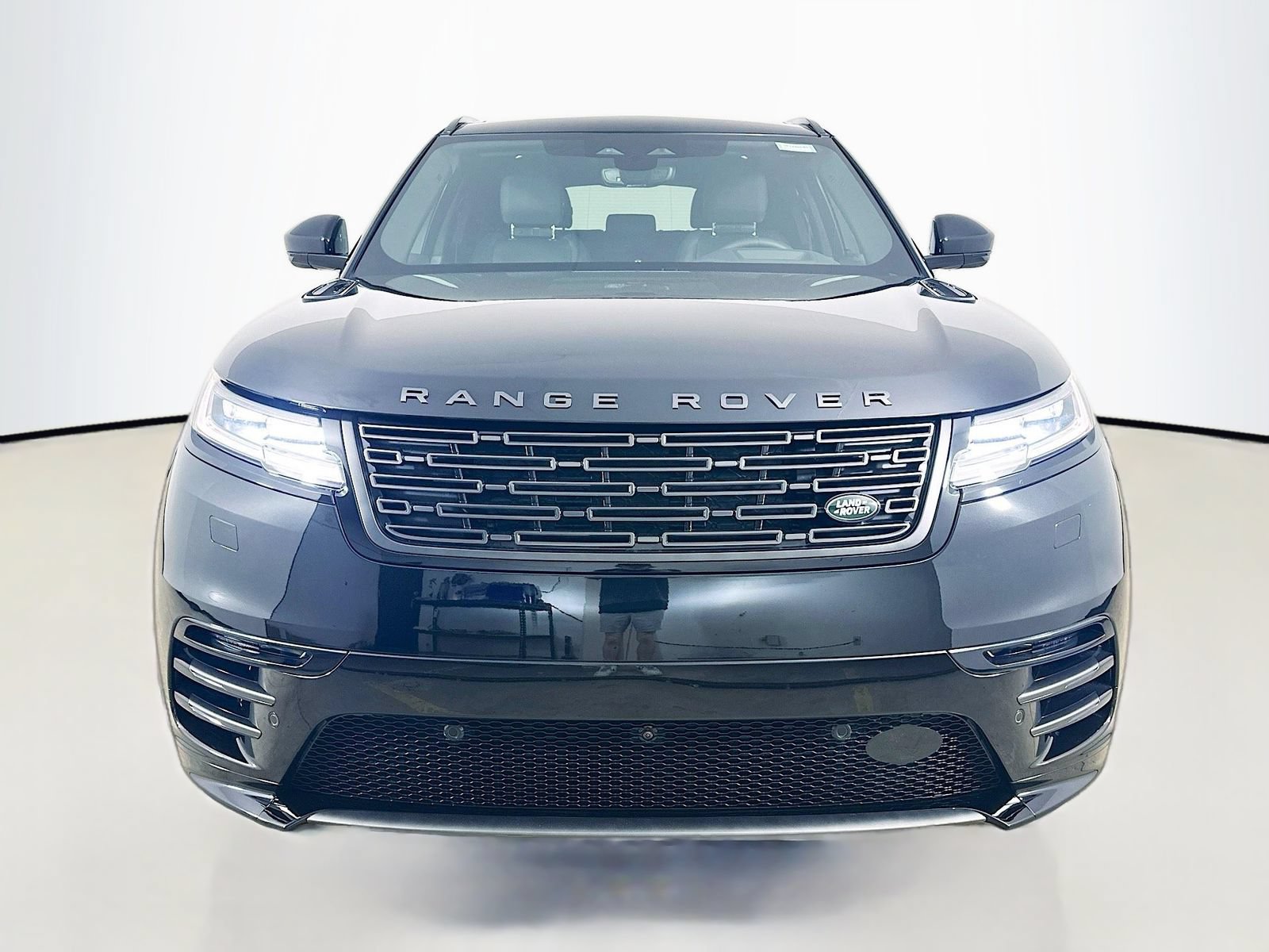 New 2026 Land Rover Range Rover Velar Dynamic SE AWD/4WD image 2