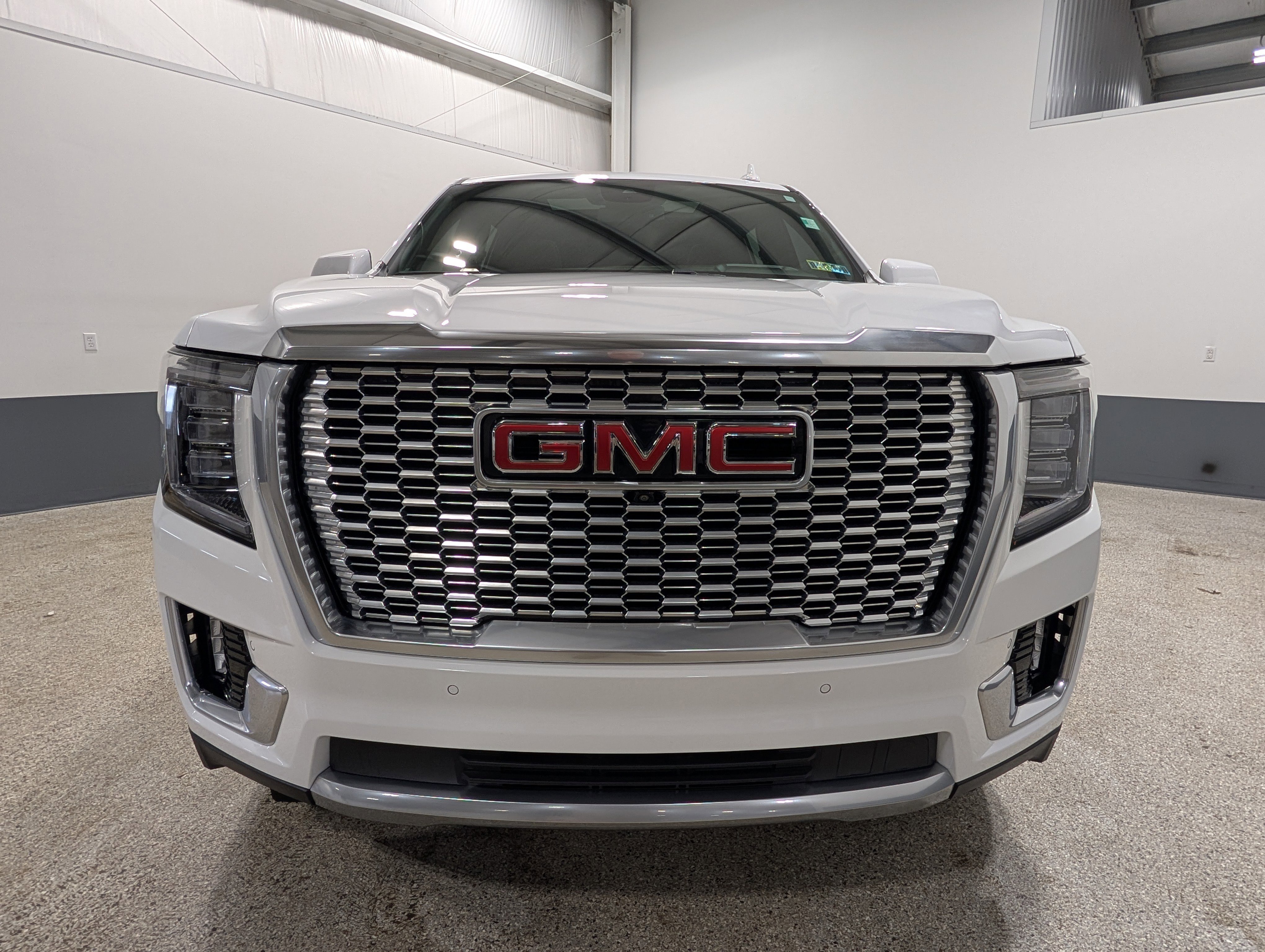 Used 2023 GMC Yukon XL Denali AWD/4WD image 12
