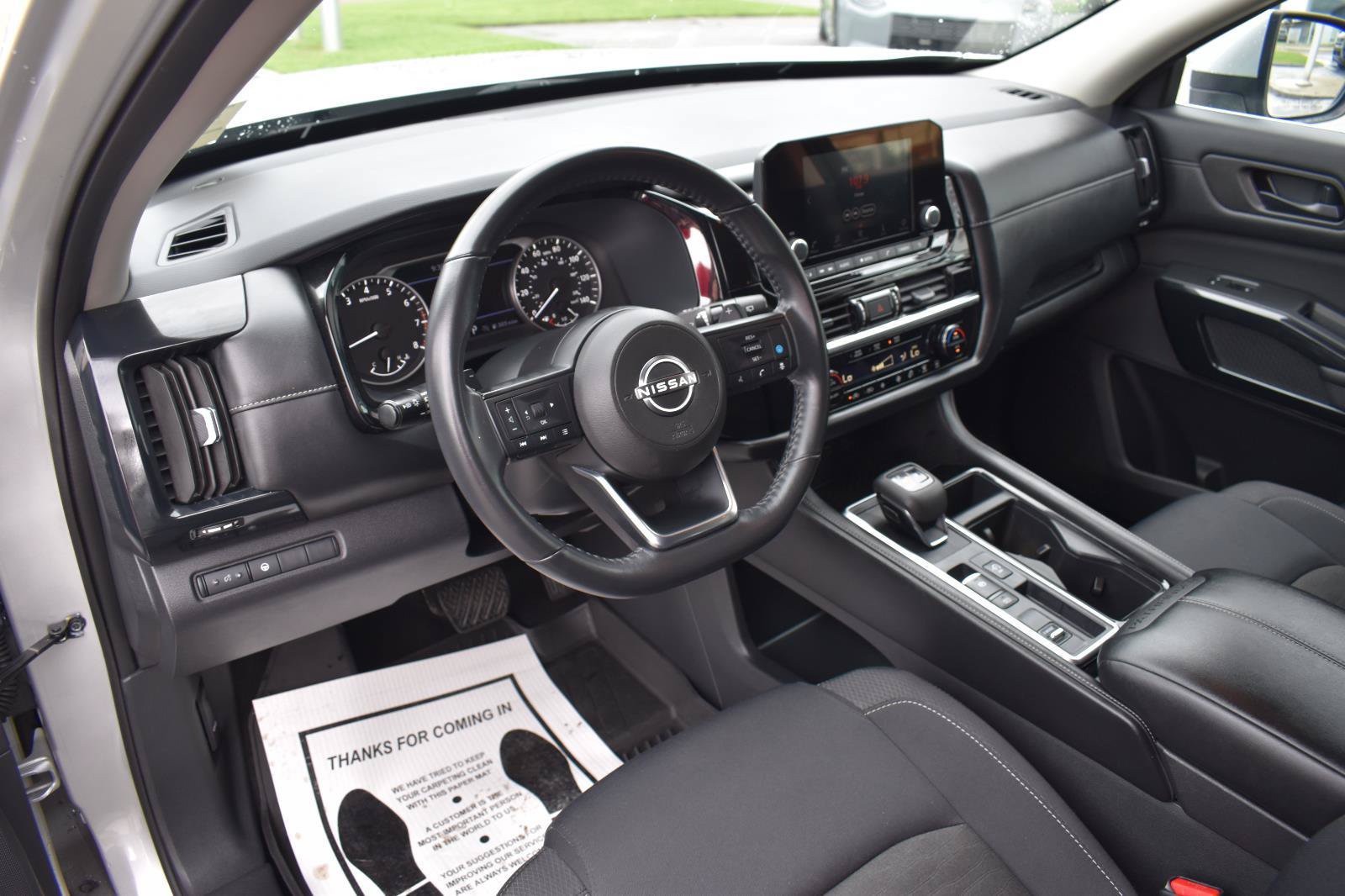 Used 2024 Nissan Pathfinder SV FWD image 29