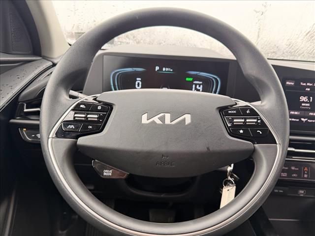 Used 2025 Kia Niro LX image 14