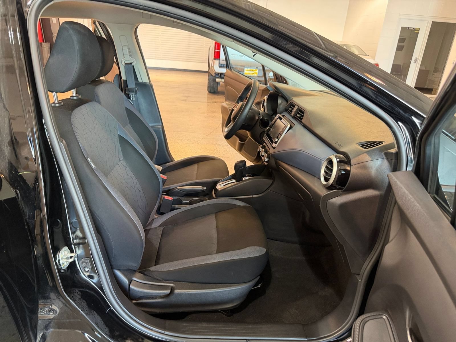 Used 2025 Nissan Versa SV FWD image 34