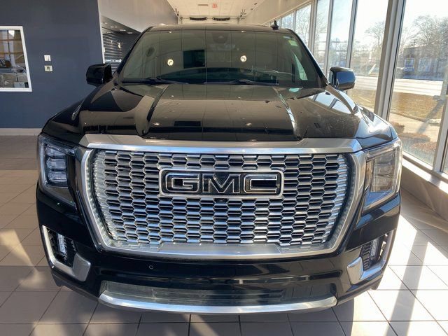 Used 2021 GMC Yukon XL Denali w/ Denali Premium Package image 3
