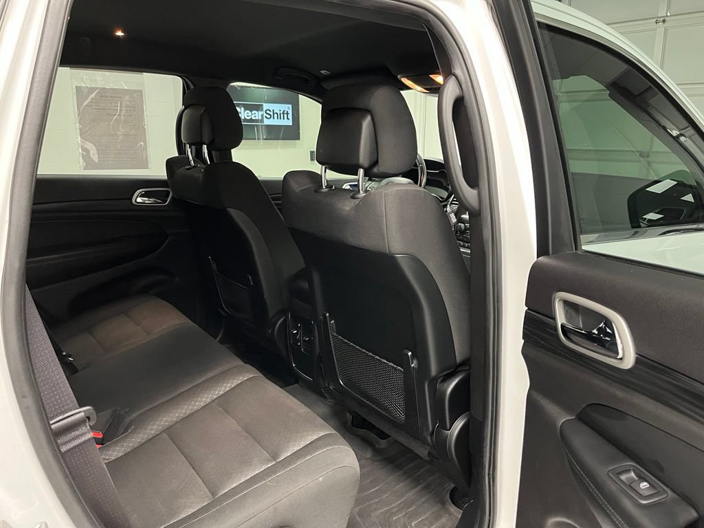 Used 2020 Jeep Grand Cherokee Laredo AWD/4WD image 52