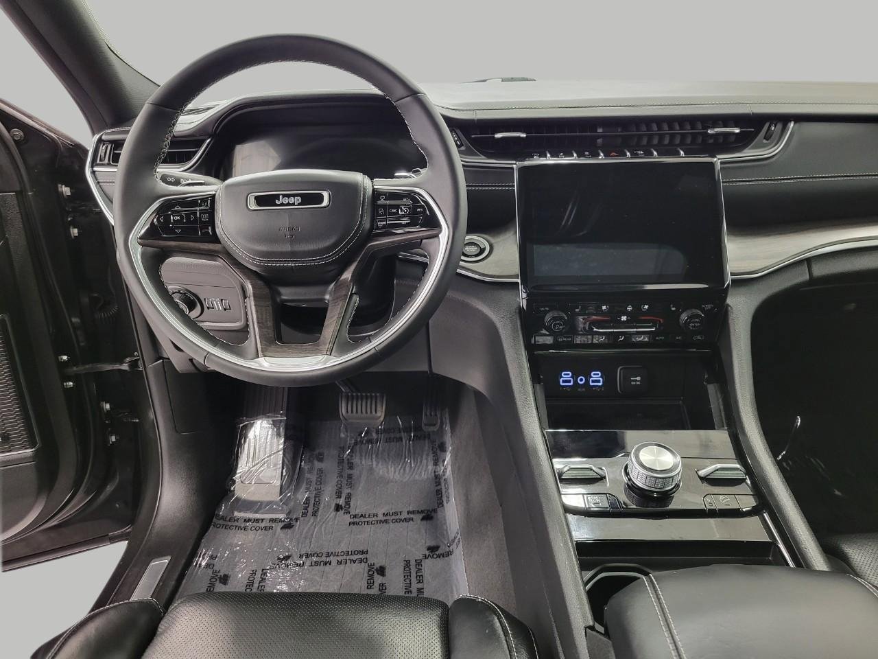 Used 2024 Jeep Grand Cherokee Overland w/ Luxury Tech Group IV AWD/4WD image 6