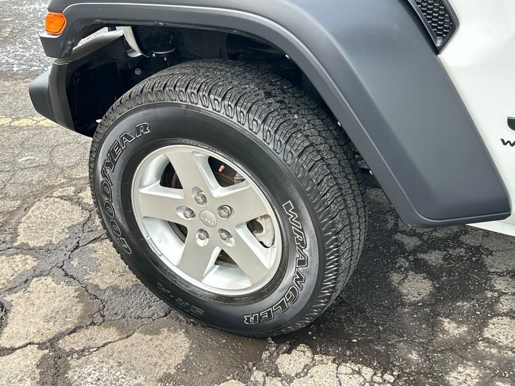 Used 2024 Jeep Wrangler Sport image 12