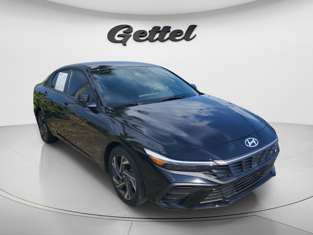 Used 2025 Hyundai Elantra Sport w/ Cargo Package FWD image 3