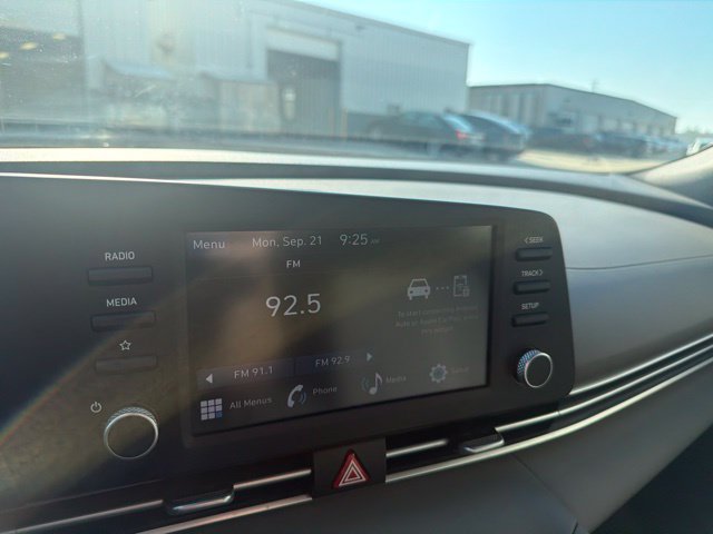 Used 2024 Hyundai Elantra SE FWD image 13