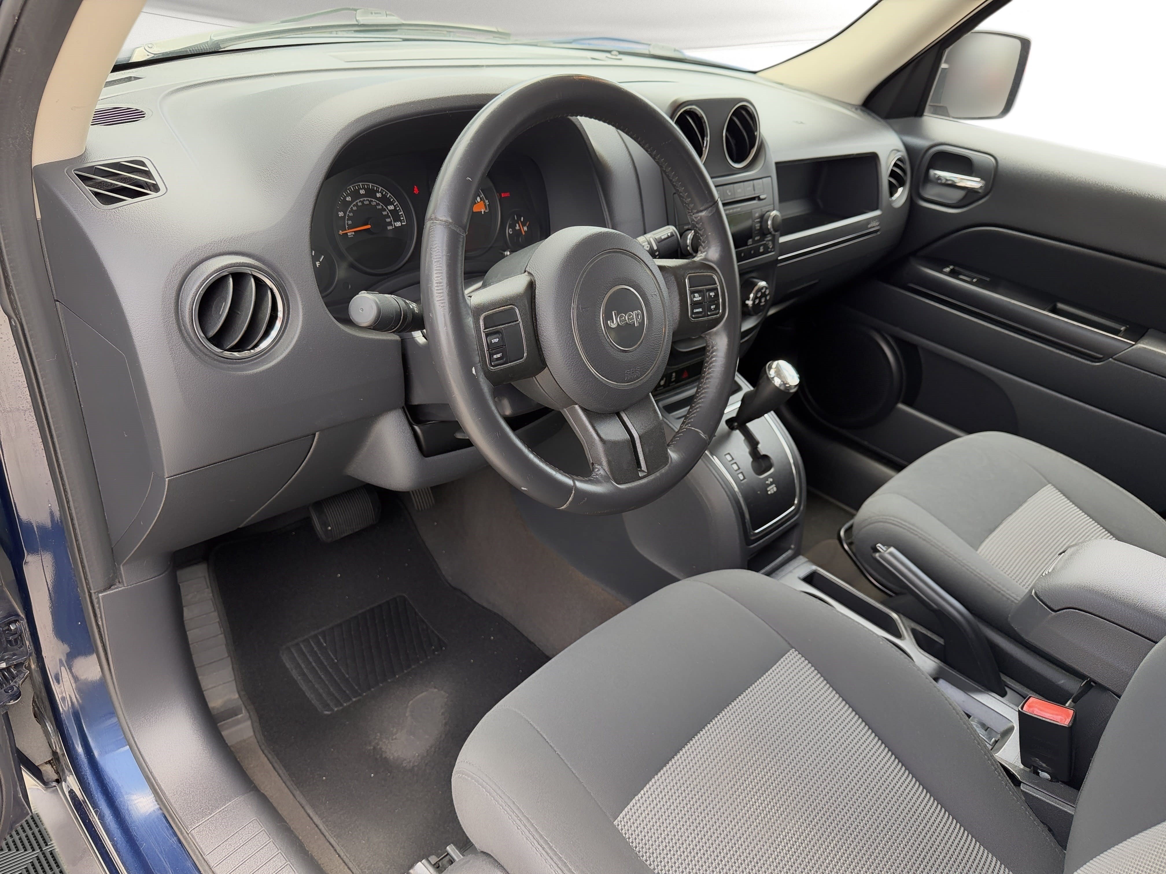Used 2016 Jeep Patriot Latitude AWD/4WD image 4