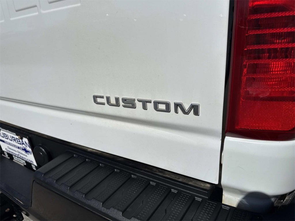 Used 2023 Chevrolet Silverado 2500 Custom w/ Custom Convenience Package image 5