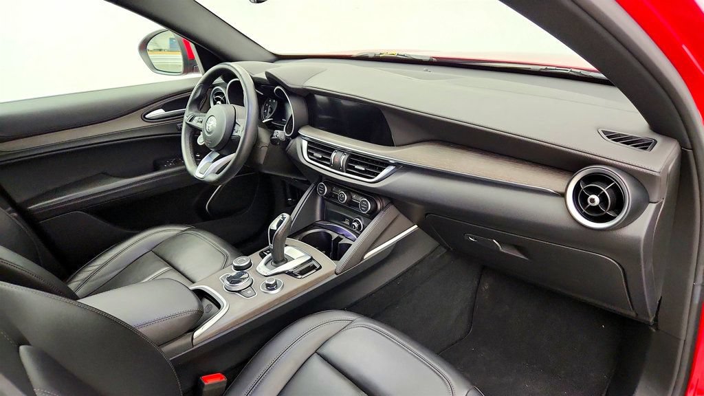 Used 2022 Alfa Romeo Stelvio Ti AWD/4WD image 26