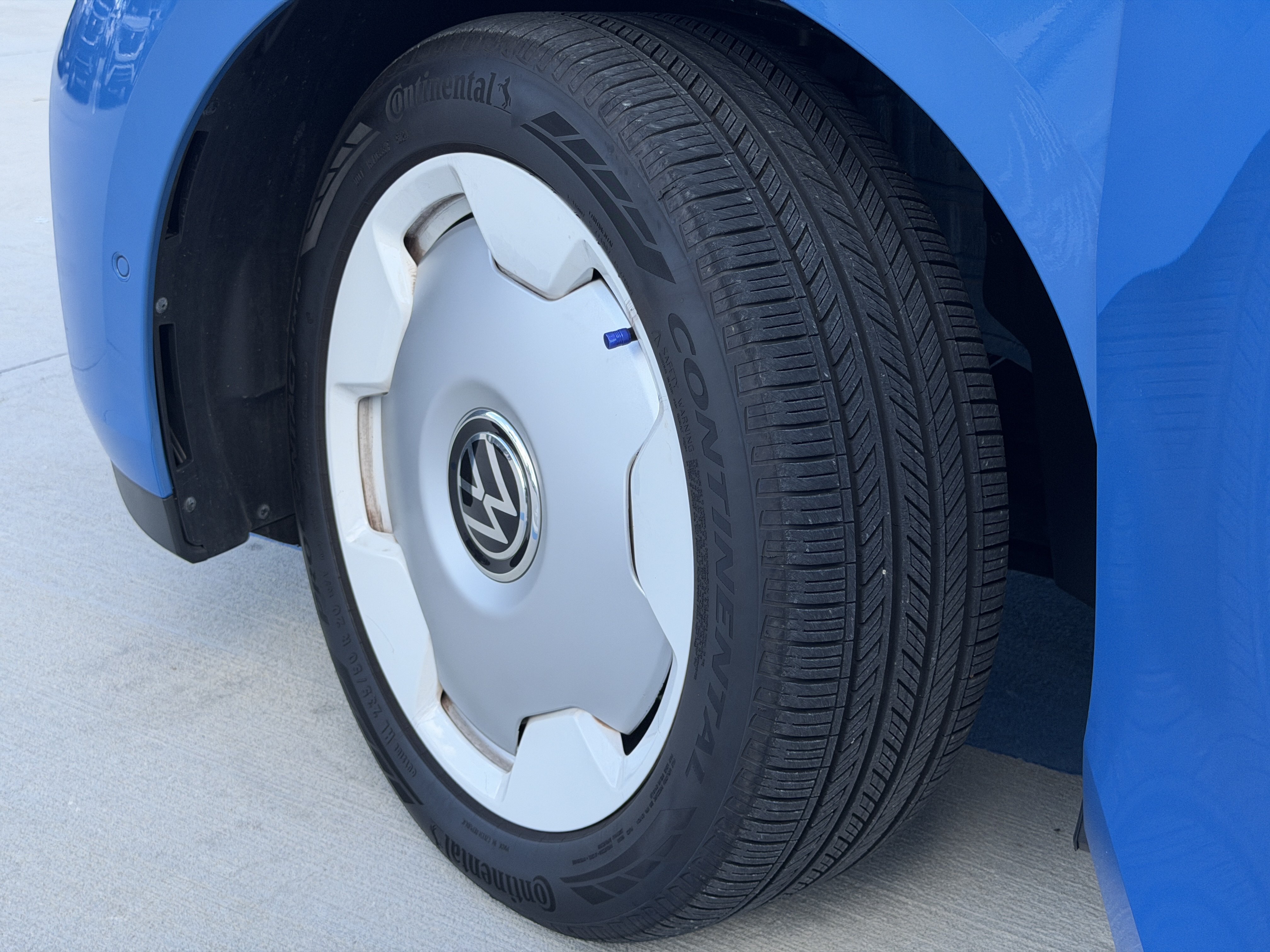 Used 2025 Volkswagen ID. Buzz 1st Edition RWD image 36
