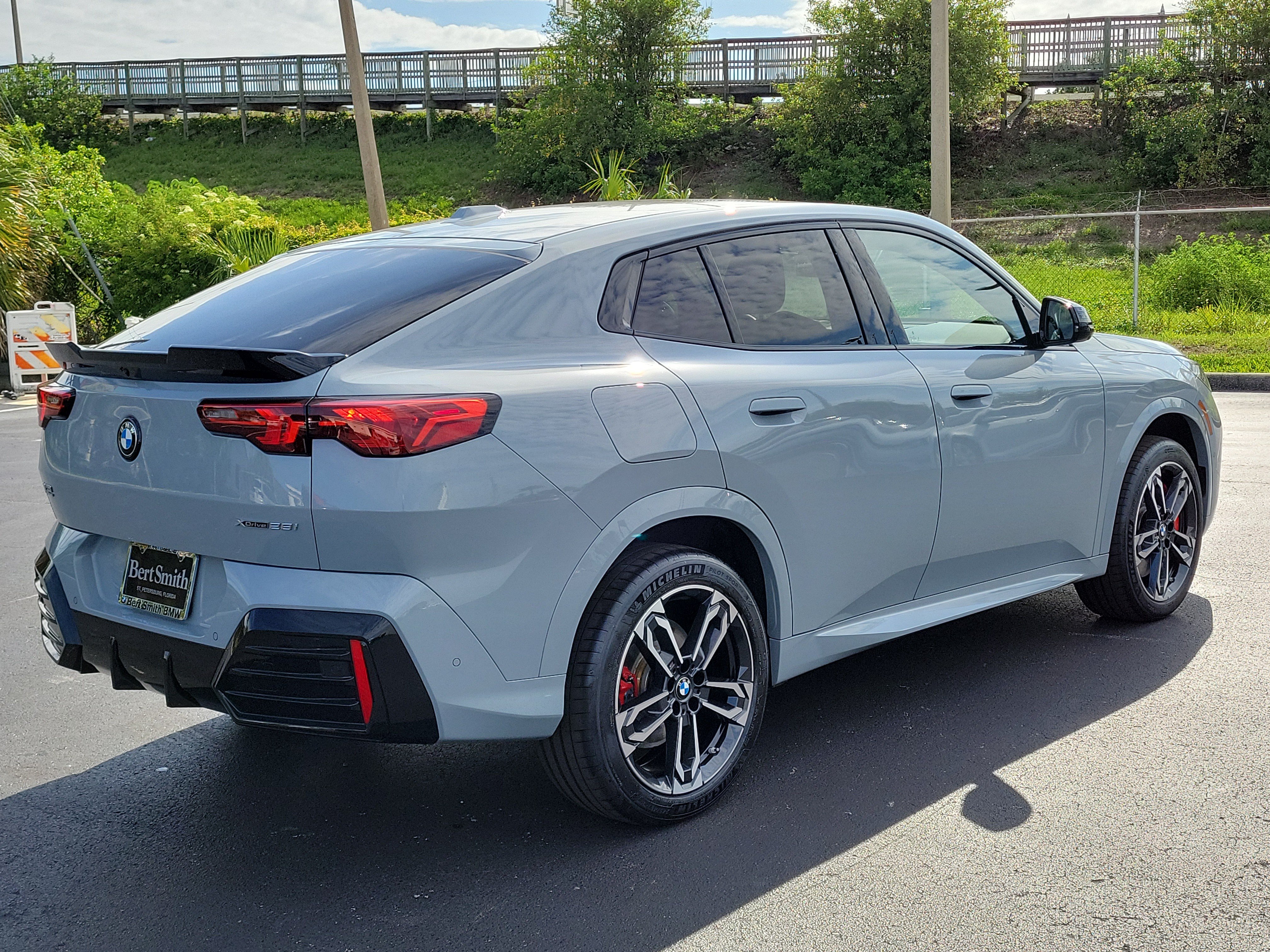 Used 2026 BMW X2 xDrive28i w/ Technology Package AWD/4WD image 3