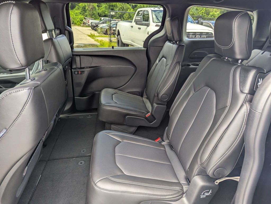 New 2027 Chrysler Pacifica Select w/ Family Tech Group FWD image 13