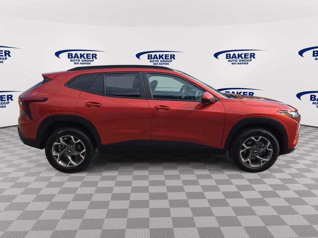 Used 2024 Chevrolet Trax LT w/ Driver Confidence Package FWD image 2