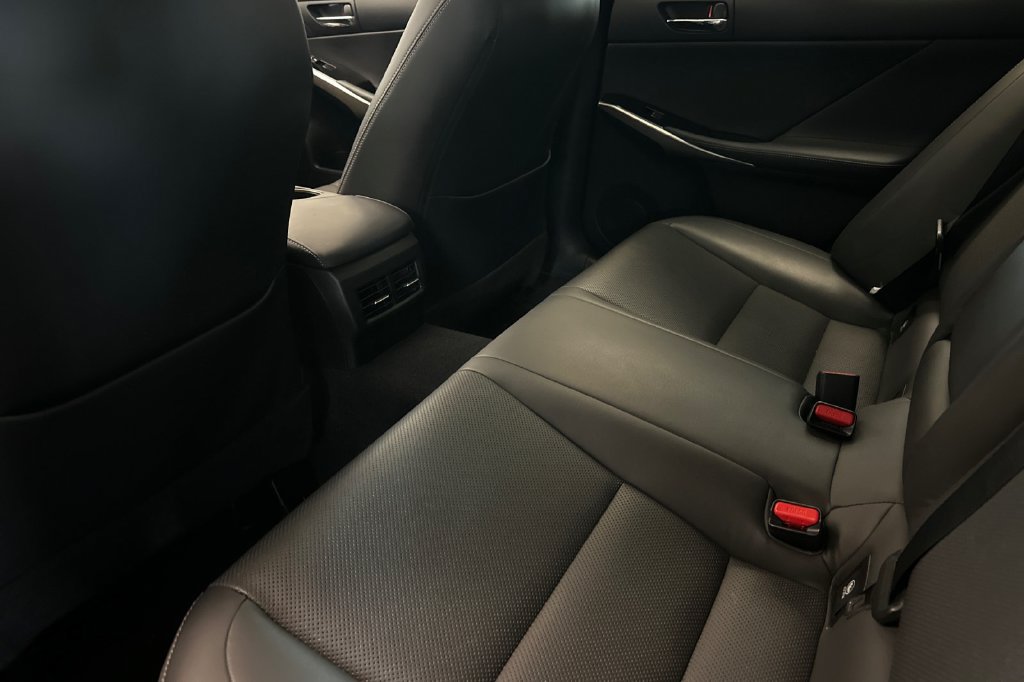 Used 2015 Lexus IS 250 RWD image 12