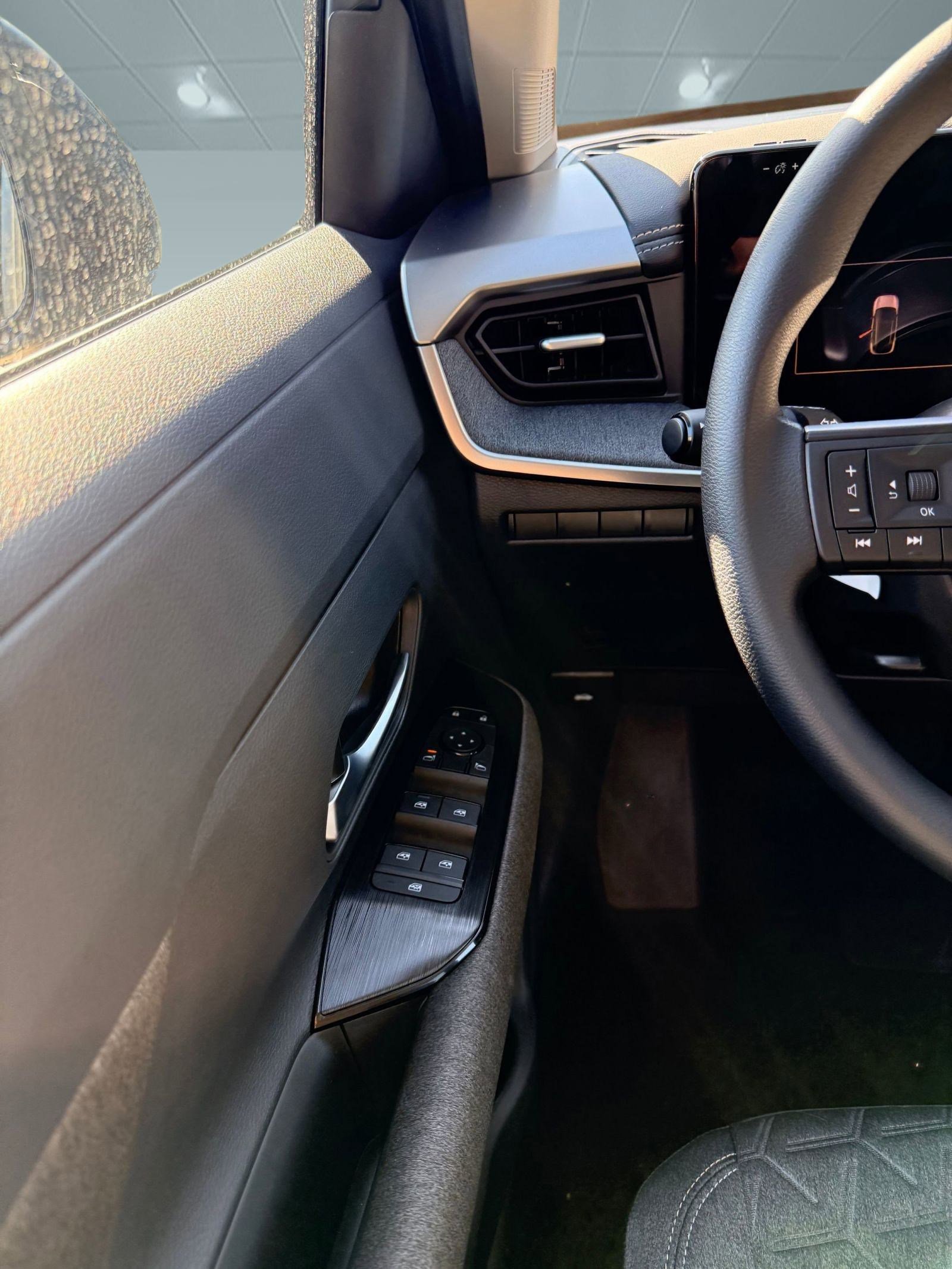 New 2026 Nissan Kicks SV w/ Cold Weather Package image 25