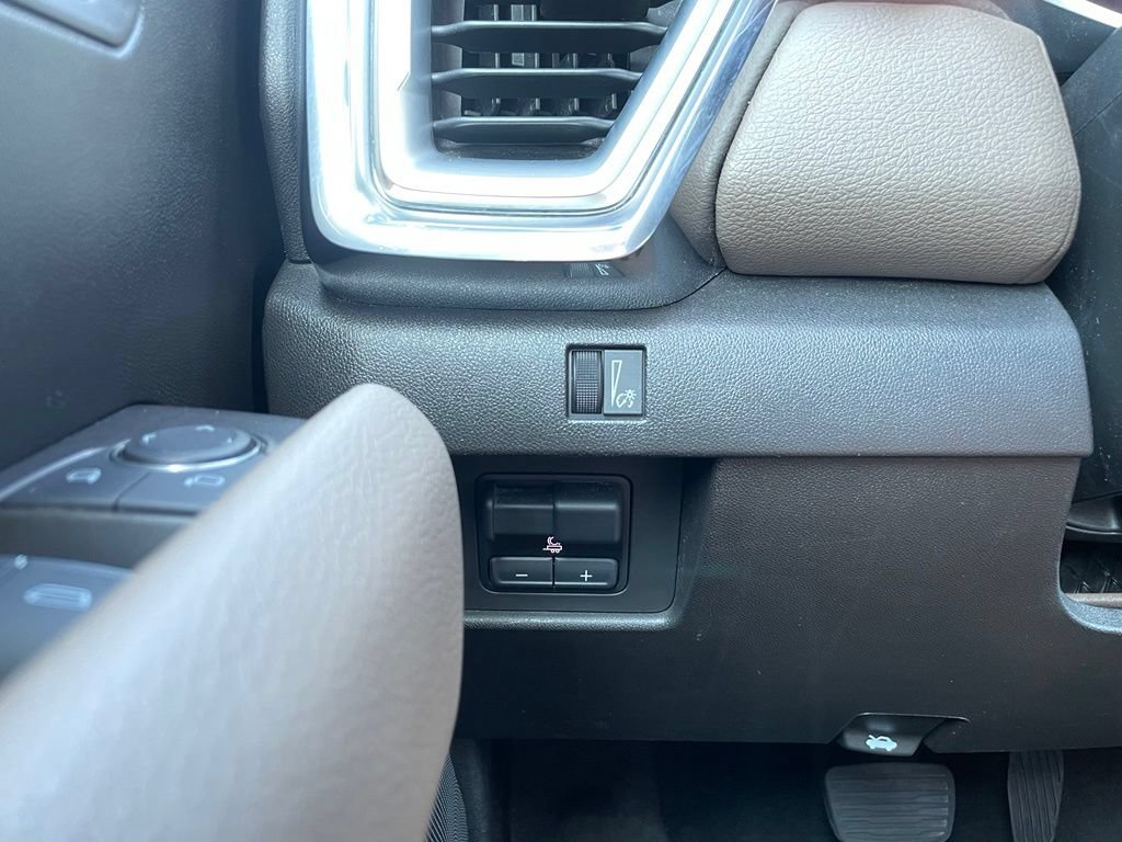 Used 2024 GMC Canyon Denali AWD/4WD image 13