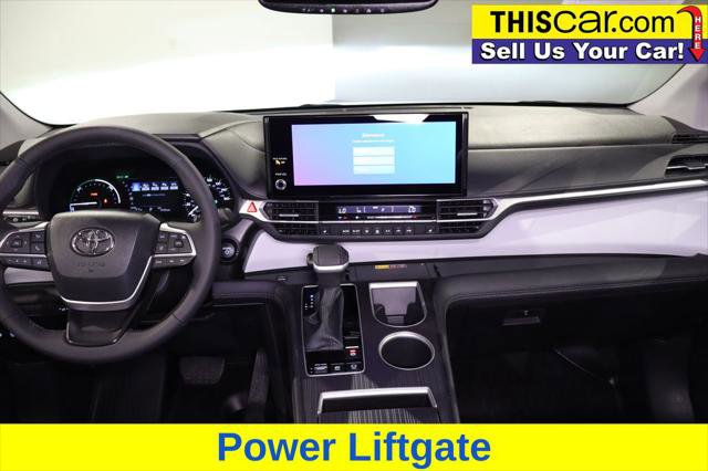Used 2025 Toyota Sienna XLE image 18