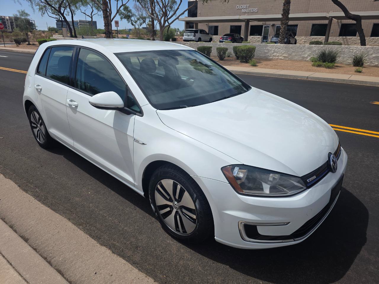 Used 2016 Volkswagen e-Golf SE w/ DC Fast Charging Package FWD image 26