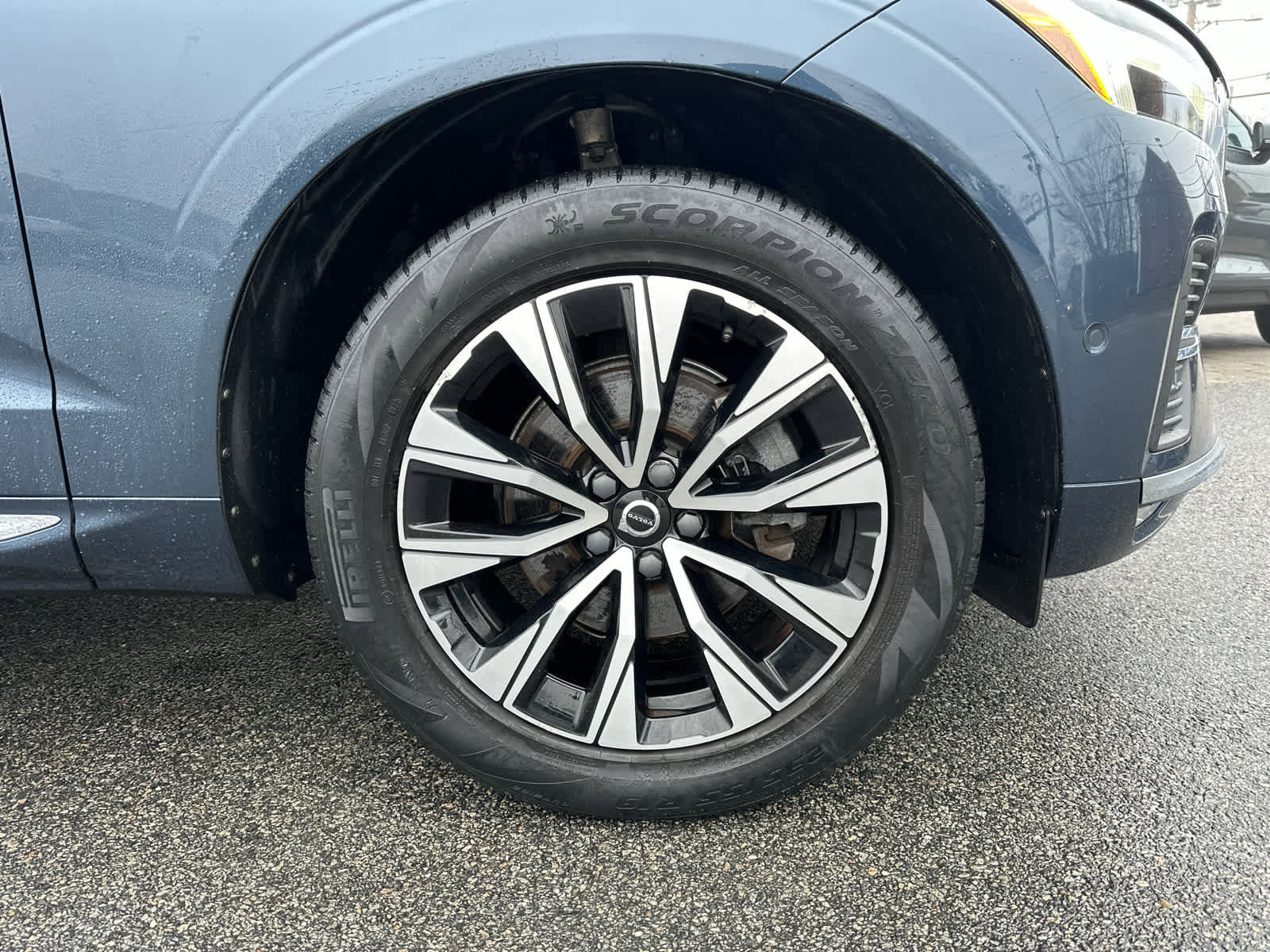 Used 2023 Volvo XC60 B5 Plus image 6