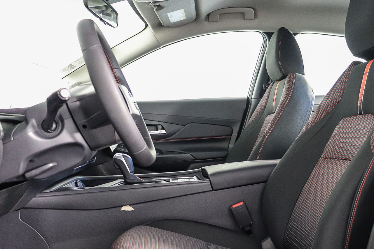 New 2027 Nissan Sentra SR w/ Floor Mat Package FWD image 20