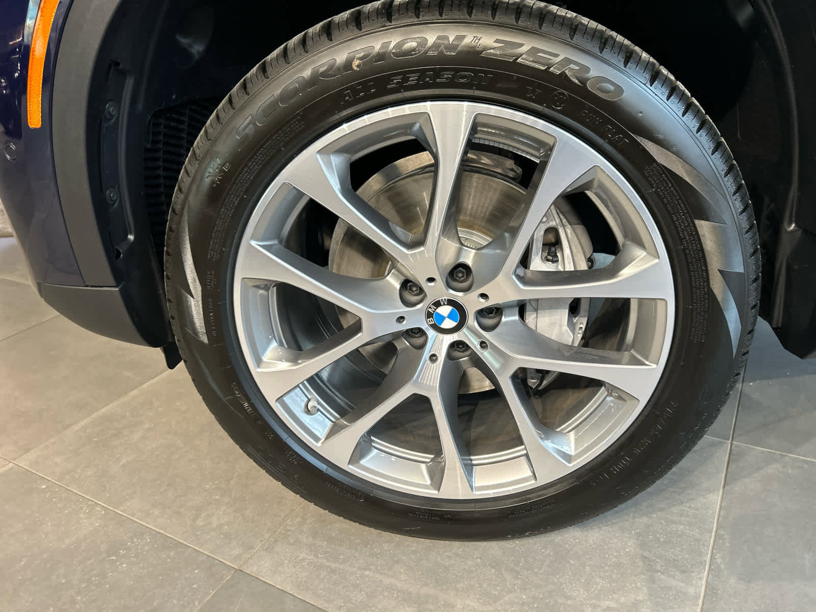 New 2026 BMW X5 xDrive40i w/ Premium Package AWD/4WD image 3