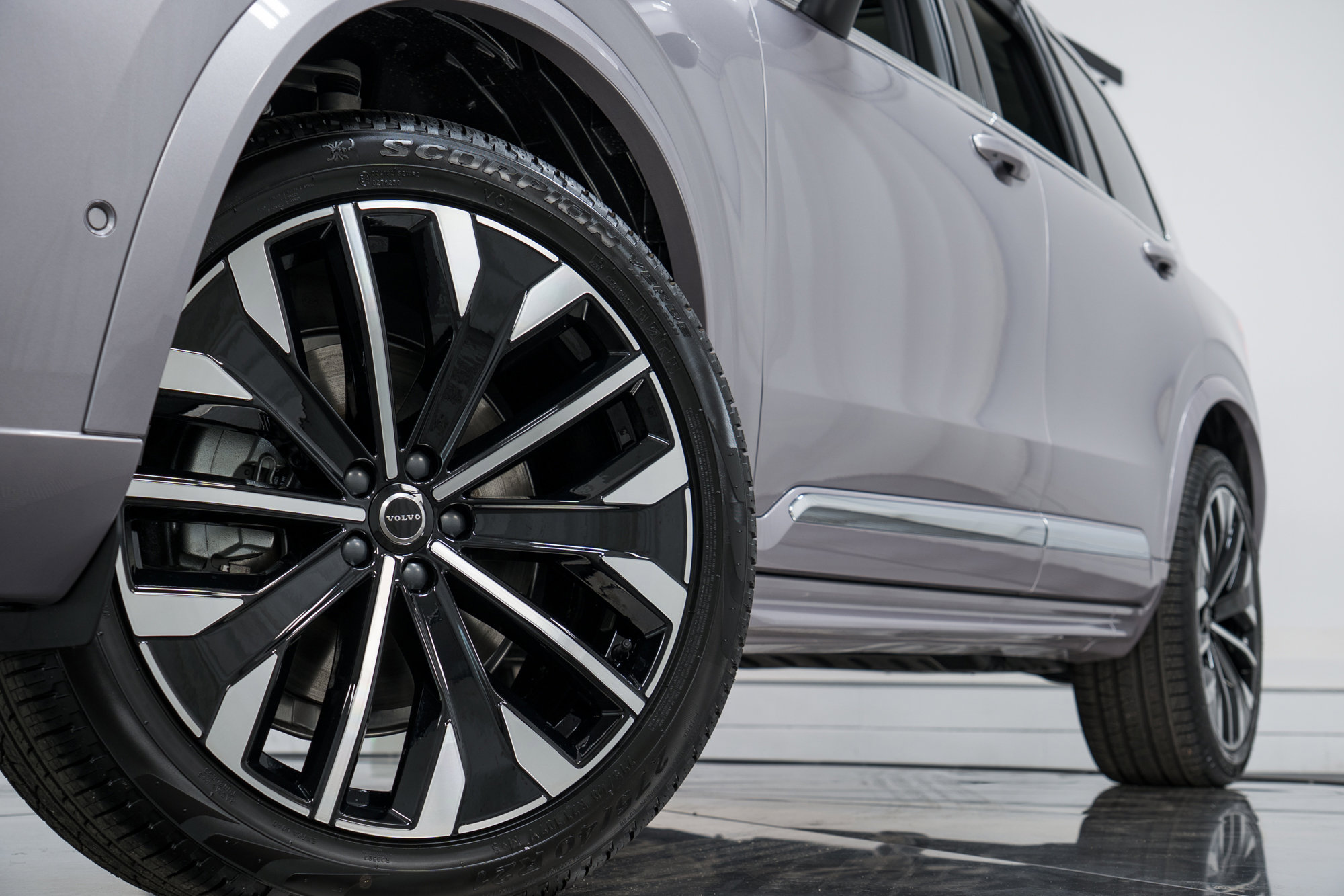 New 2026 Volvo XC90 B5 Ultra w/ Protection Package image 28