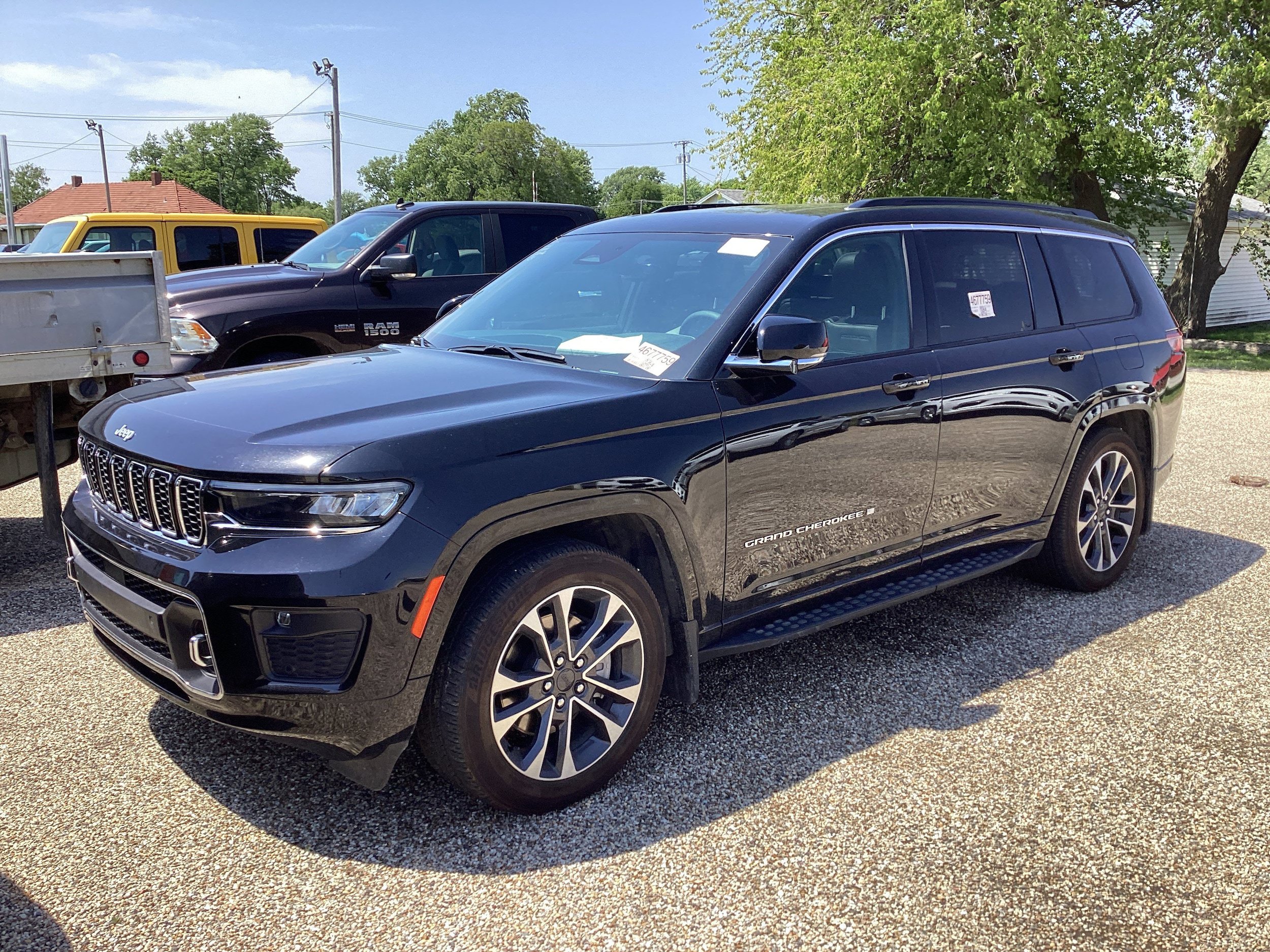 Used 2025 Jeep Grand Cherokee L Overland w/ MOPAR Finishing Package AWD/4WD image 1