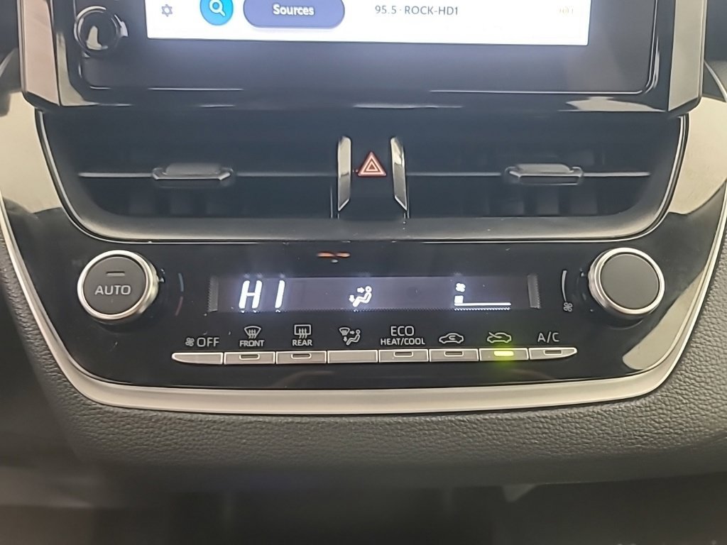 Used 2025 Toyota Corolla LE FWD image 36