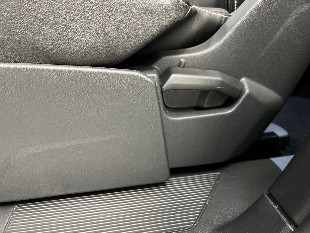 Used 2026 Volkswagen Atlas SE FWD image 19