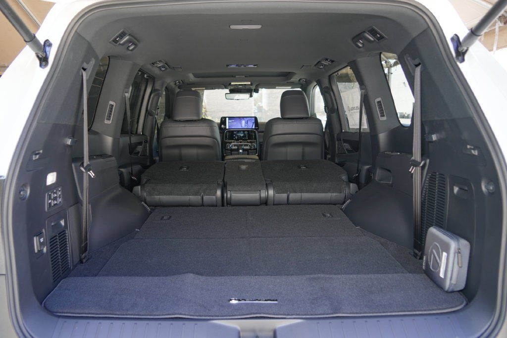 New 2026 Lexus LX 600 4WD w/ Accessory Package (Z1) image 12