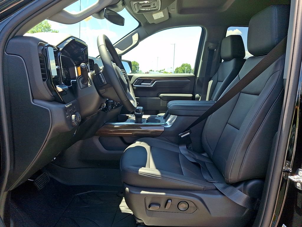 New 2026 Chevrolet Silverado 1500 RST w/ Redline Edition AWD/4WD image 9