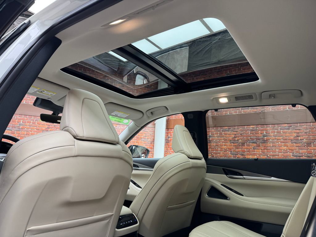 Used 2024 INFINITI QX60 Luxe w/ Performance Audio Package image 3