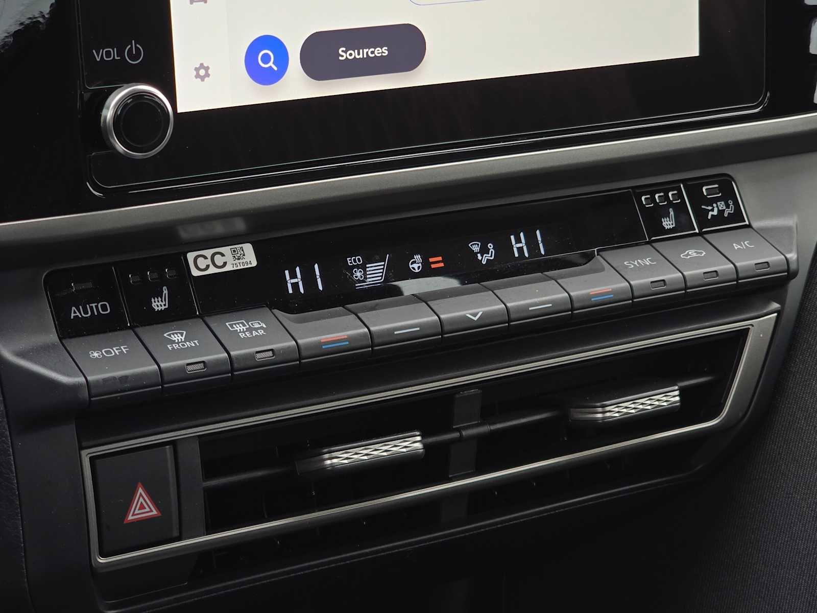 Used 2025 Toyota Camry LE image 28