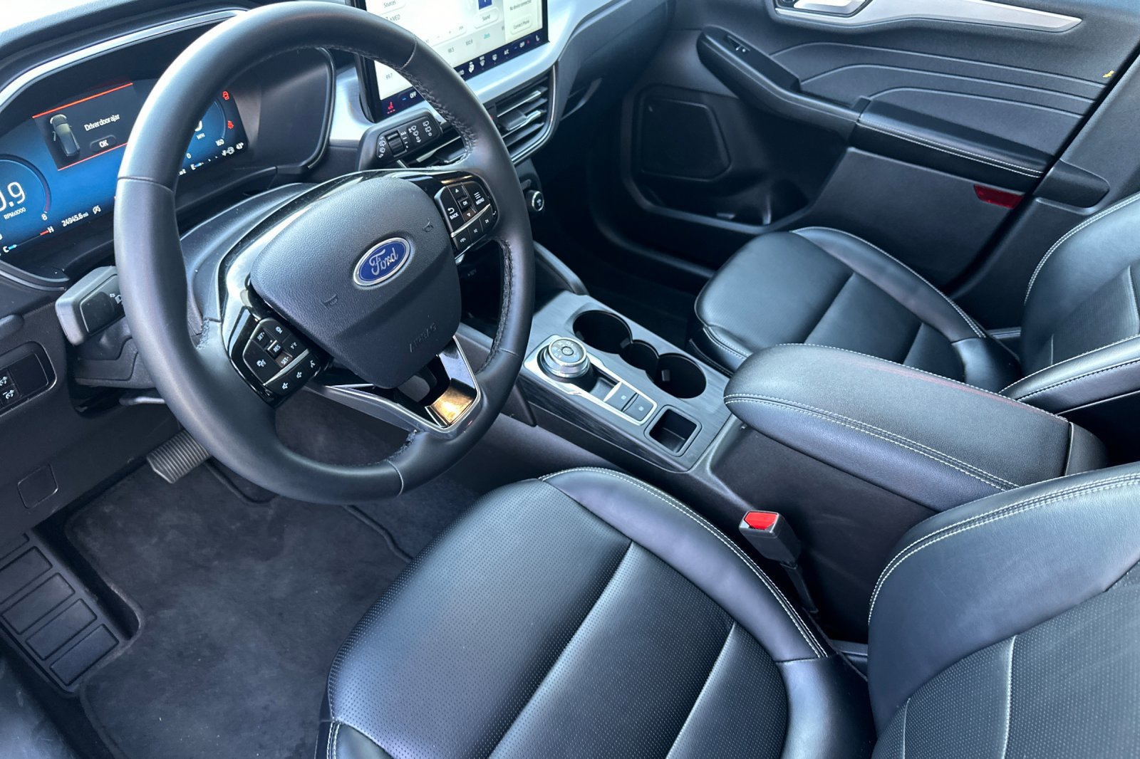 Used 2025 Ford Escape Platinum AWD/4WD image 11