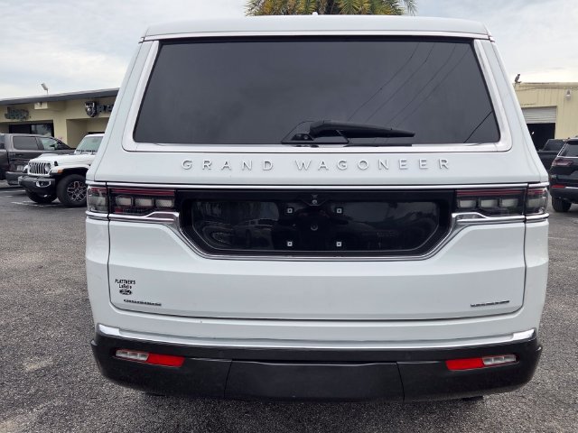 Used 2022 Jeep Grand Wagoneer Series II w/ Convenience Group III AWD/4WD image 4