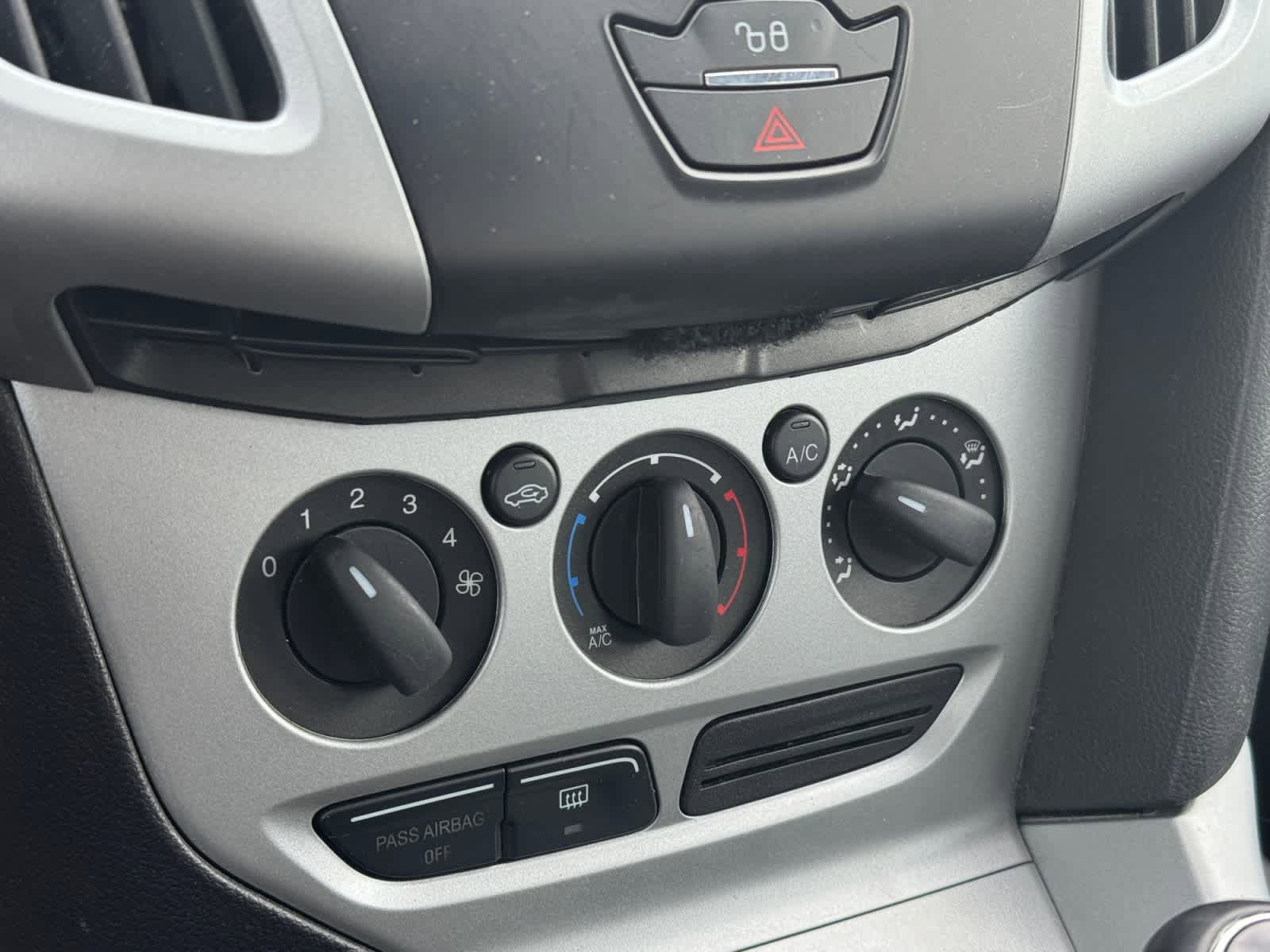 Used 2012 Ford Focus SE w/ SE Sport Pkg FWD image 18