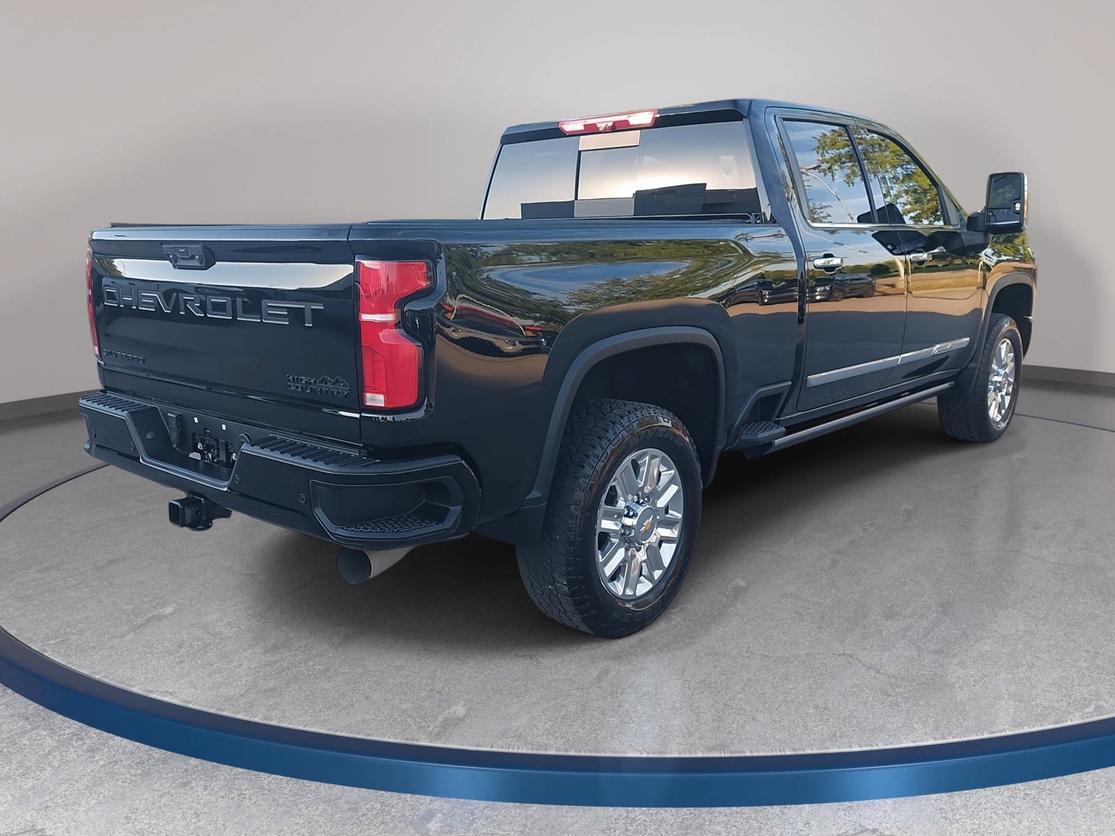 Used 2024 Chevrolet Silverado 2500 High Country w/ Technology Package AWD/4WD image 5