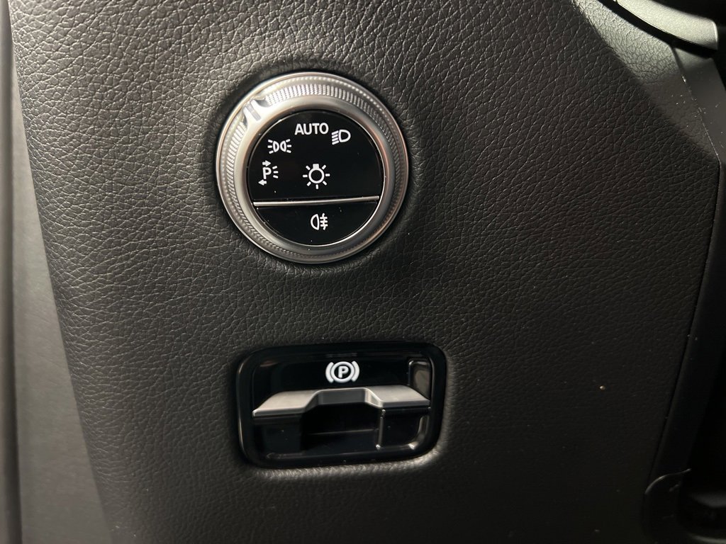 Used 2023 Mercedes-Benz GLC 300 4MATIC image 25