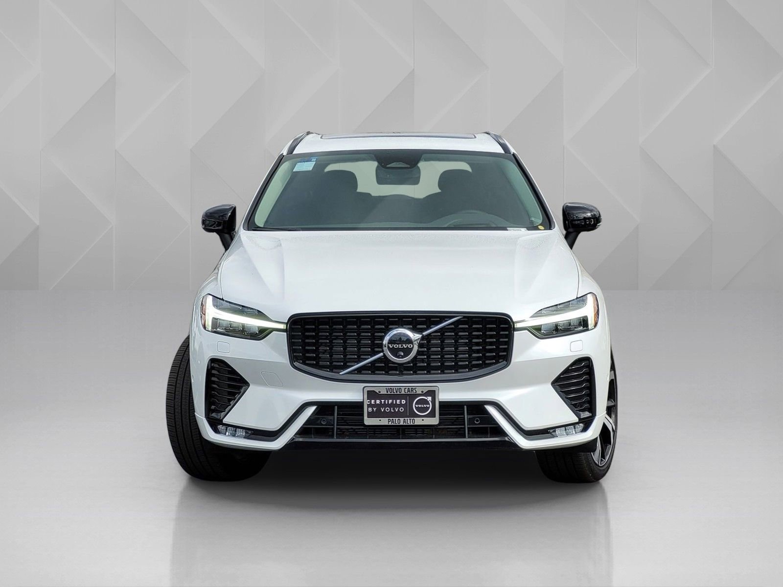 Certified 2023 Volvo XC60 B6 Ultimate w/ Protection Package Premier image 2