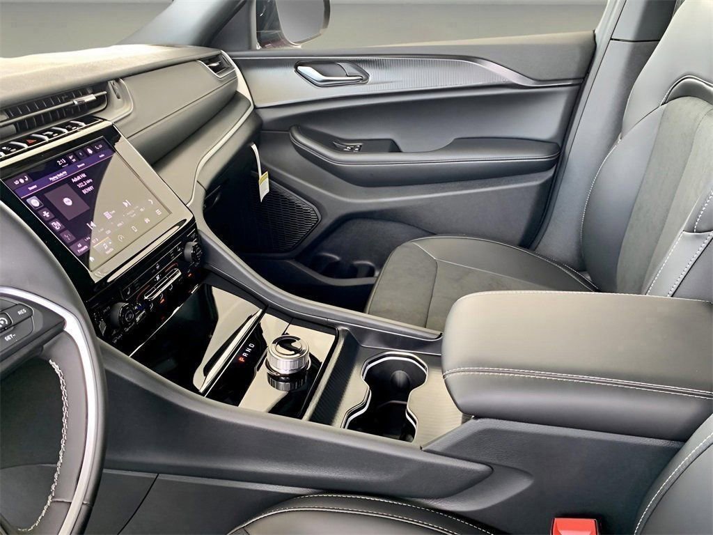 New 2025 Jeep Grand Cherokee L Altitude image 45