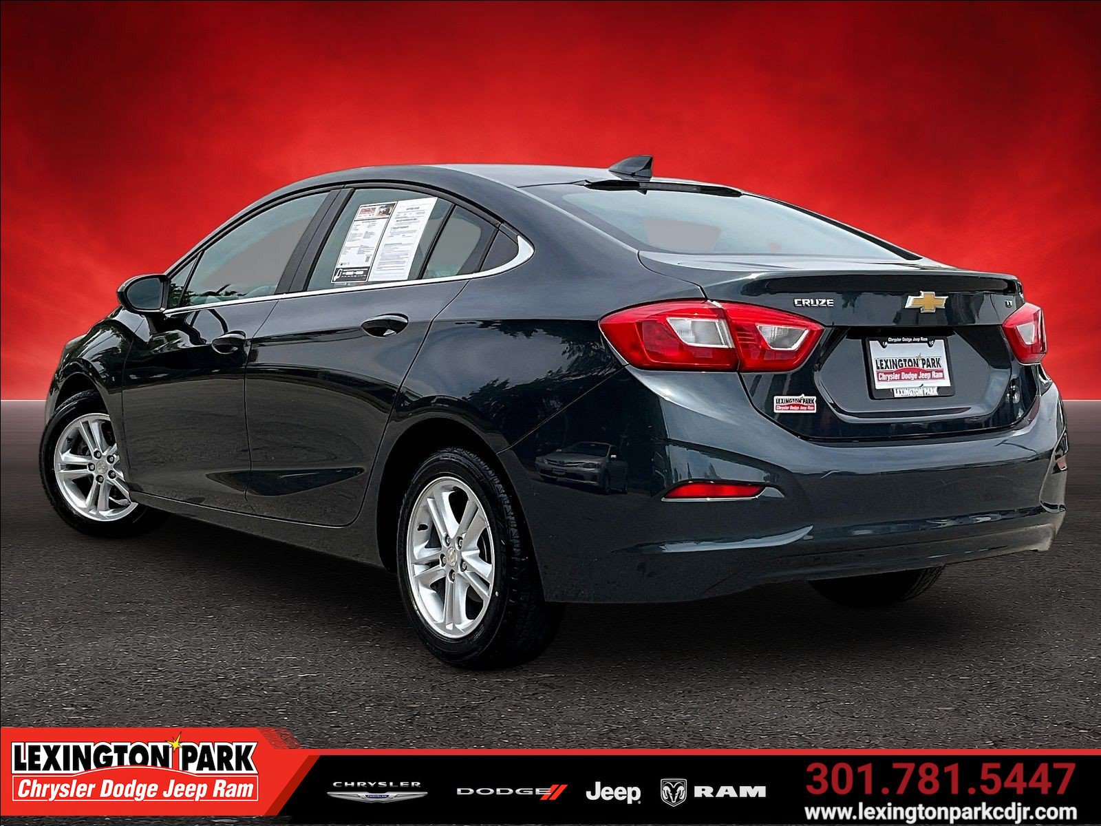 Used 2017 Chevrolet Cruze LT FWD image 4