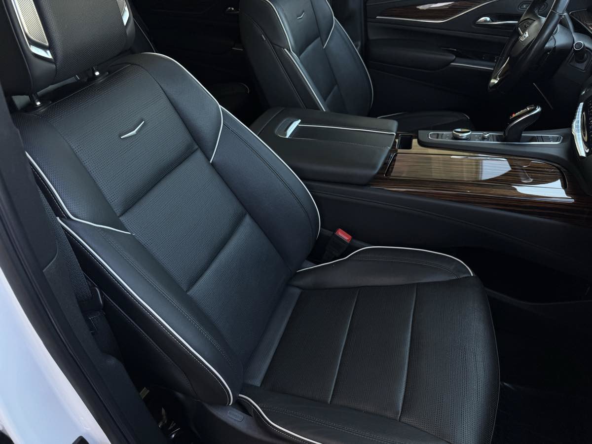 Used 2021 Cadillac Escalade Premium Luxury w/ Driver Assist Tech Package AWD/4WD image 27