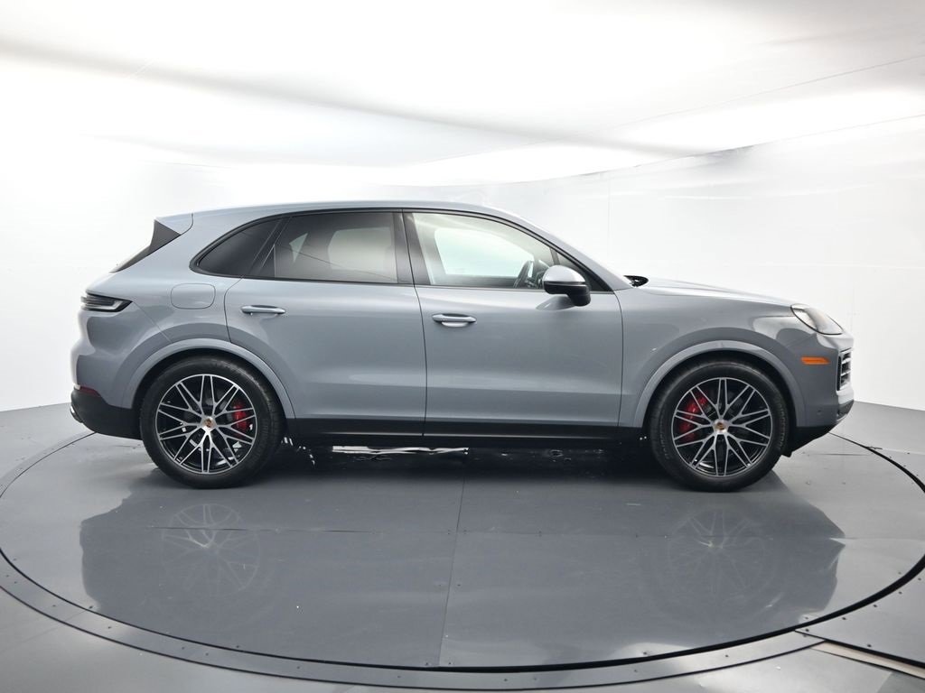 Used 2025 Porsche Cayenne S image 16