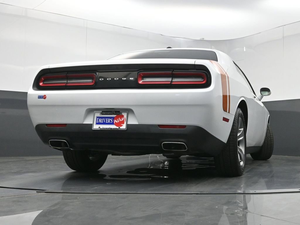 Used 2016 Dodge Challenger SXT image 24