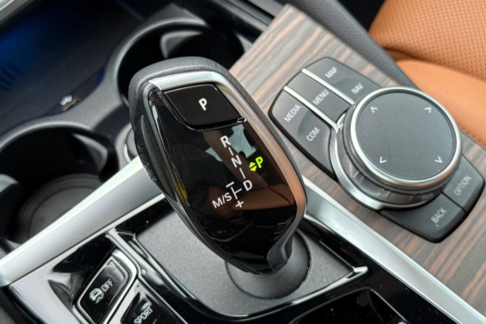 Certified 2023 BMW 530e w/ Premium Package image 27