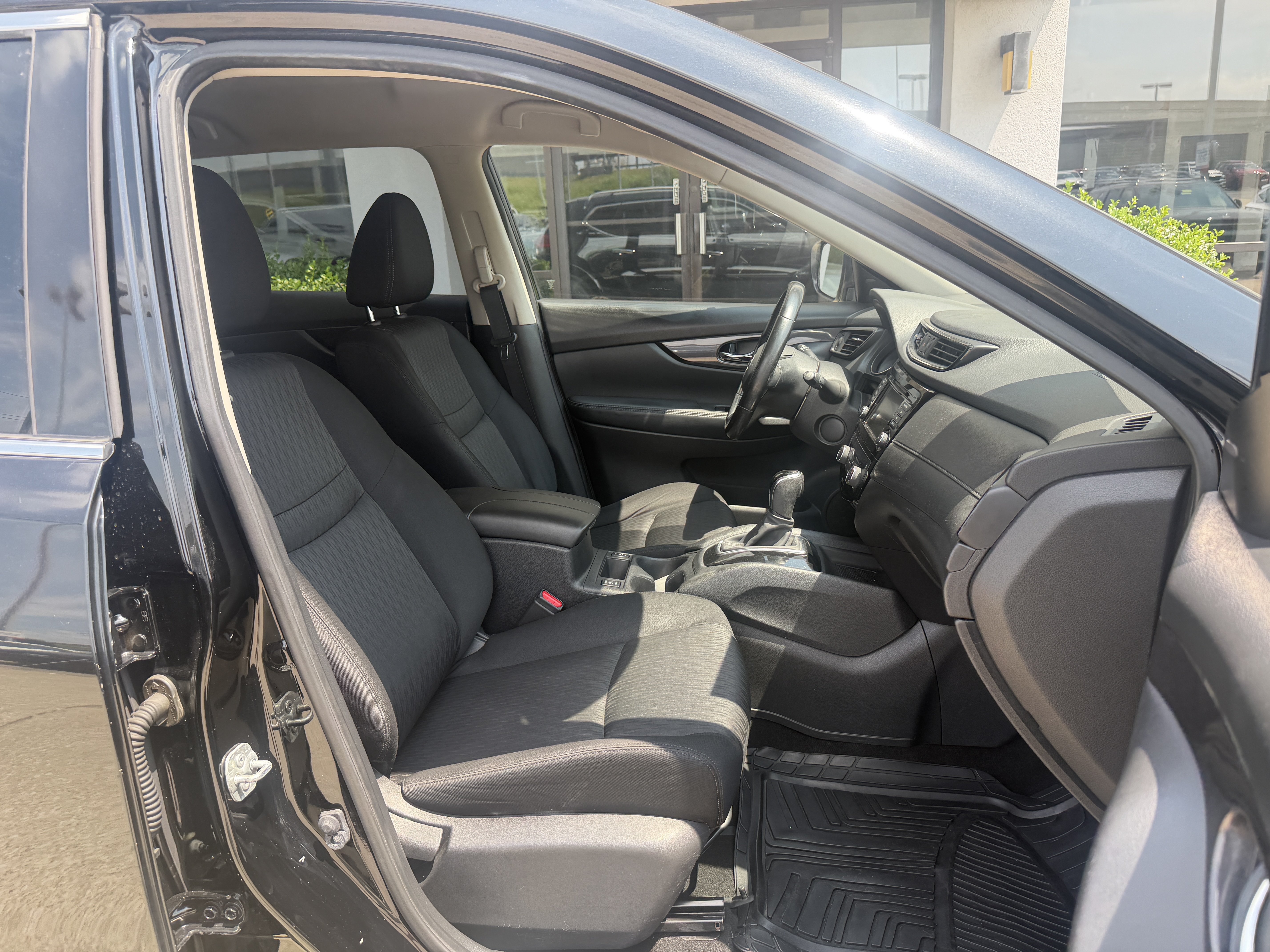 Used 2018 Nissan Rogue SV FWD image 23