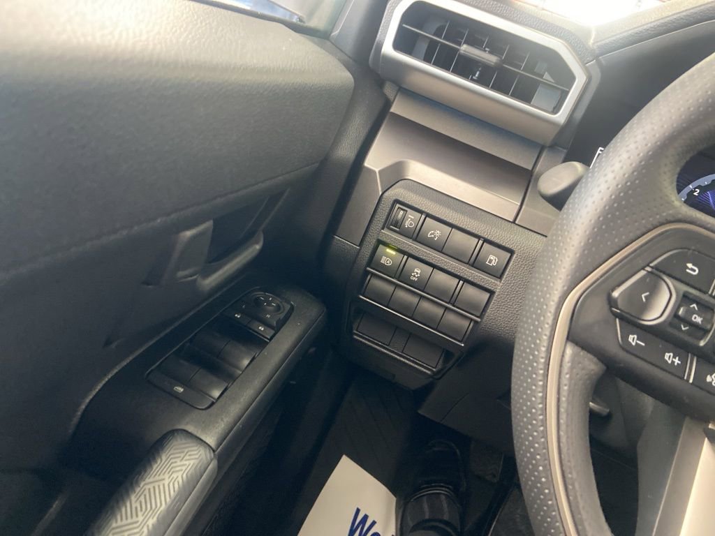 Used 2025 Toyota 4Runner SR5 AWD/4WD image 26